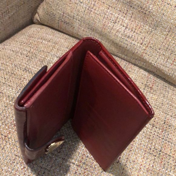 GUCCI GUCCISSMA Wine Patent Leather Continental Bifold Wallet Gold Heart Lock - Picture 4 of 16